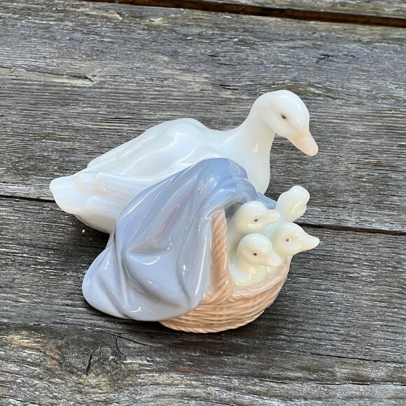 Lladro 4895 Ducks Mother with Baby Ducklings in a Basket Mother Goose with BOX - Picture 6 of 8